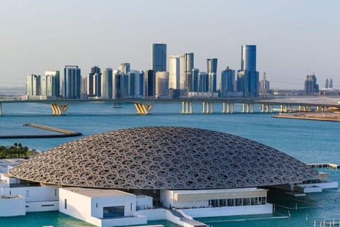 Abu Dhabi: Louvre Museum Ticket & Private SUV Transfer