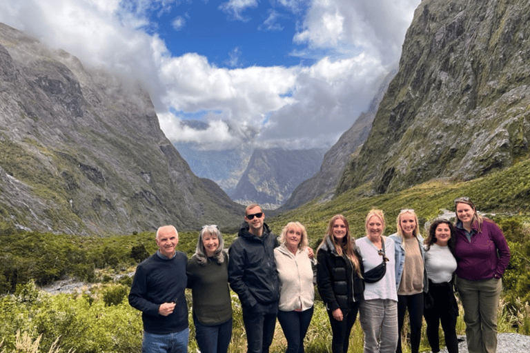 Tour di un giorno intero e crociera Premium nel Milford Sound