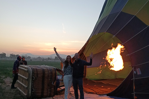 Teotihuacan heldag: Ballongflygning + pyramiderna och hantverksbryggeriTeotihuacan heldag: Ballongflygning + pyramidrundtur och bryggeri