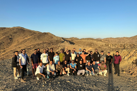 Jeddah: Caminhada na Montanha da Lua e Yoga ao Pôr do Sol