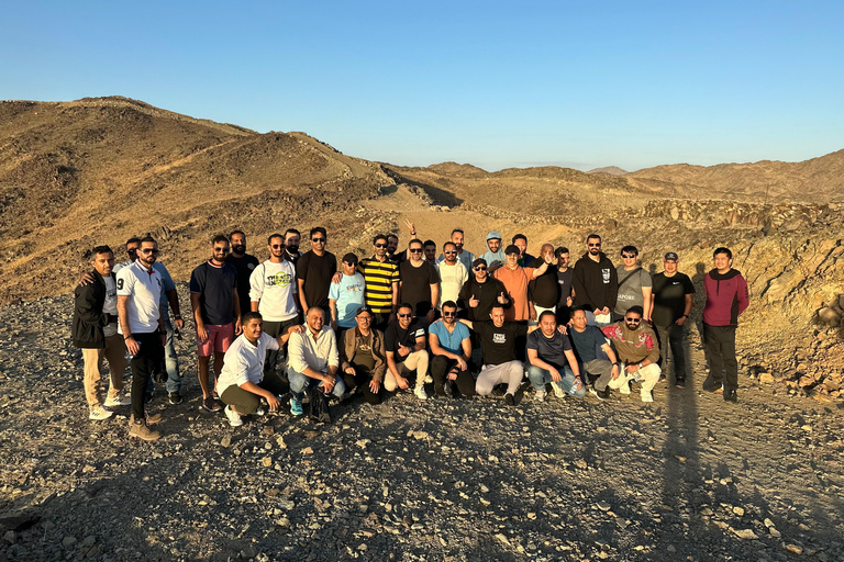 Jeddah: Caminhada na Montanha da Lua e Yoga ao Pôr do Sol
