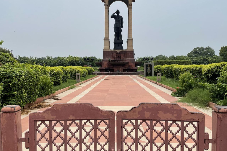 From Delhi Airport: Layover Guided Old &amp; New Delhi TourFull Day New &amp; Old Delhi Tour With Car, Guide &amp; Entry Fees