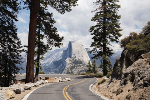 Desde San Francisco: tour de 2 días por el parque Yosemite de Cedar LodgeRecorrido por el hotel Cedar Lodge Yosemite (ocupación doble)
