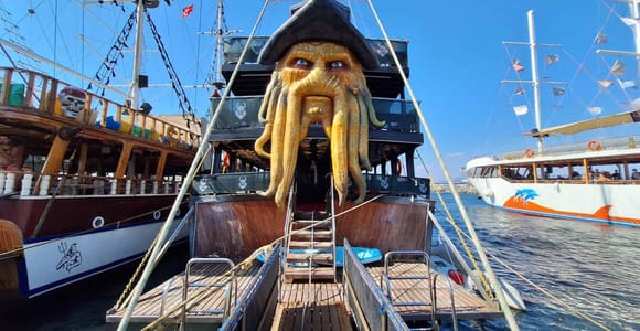 Kusadasi: Guzelcamli Boat Tour, Lunch & Foam Party