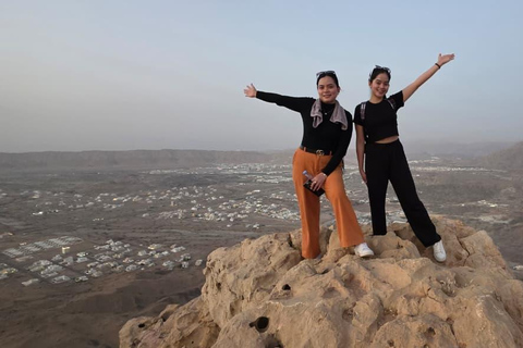 Muscat: Saal Walk Guided Hike with Sunset & City Views Tour