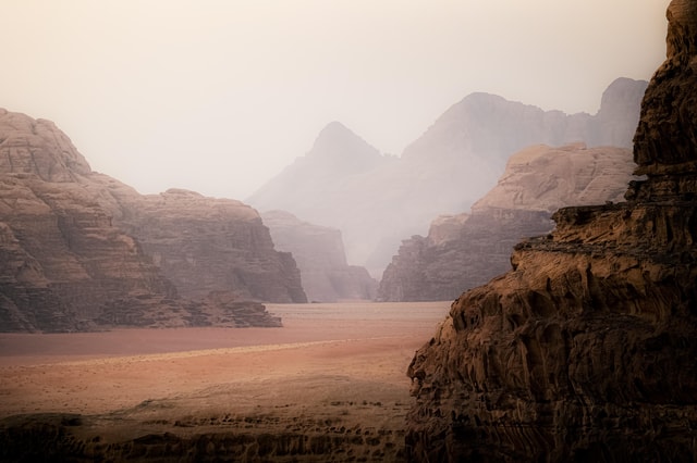 Wadi Rum: jeeptour, wandeltocht, bedoeïenenbezoek en maaltijd