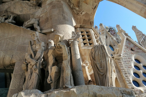 Barcellona: Tour per piccoli gruppi della Sagrada Familia con opzioniTour di gruppo