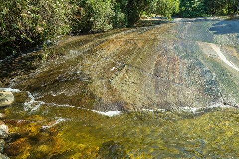 Aventure en Jeep à Paraty : sentier écologique, distillerie et baignade dans la rivièreAventure en Jeep à Paraty : parcours écologique, distillerie et baignade dans la rivièr