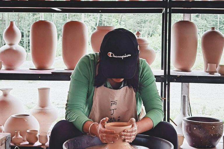 Wuhan: 3-Day Jingdezhen Pottery Tour with Rail & Hotel