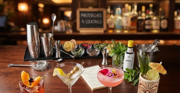 Barcelona: Private Cocktail-Making Class with Tapas
