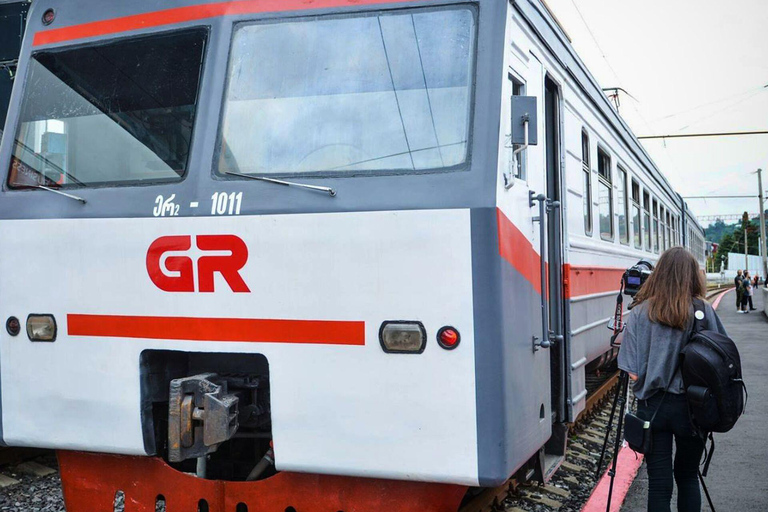 Train de Tbilissi à l&#039;aéroport de Kutaisi