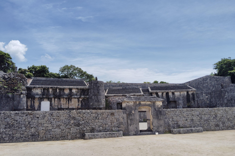 Naha: Shurijo Castle & Tamaudun Guided Walking Tour Morning visit