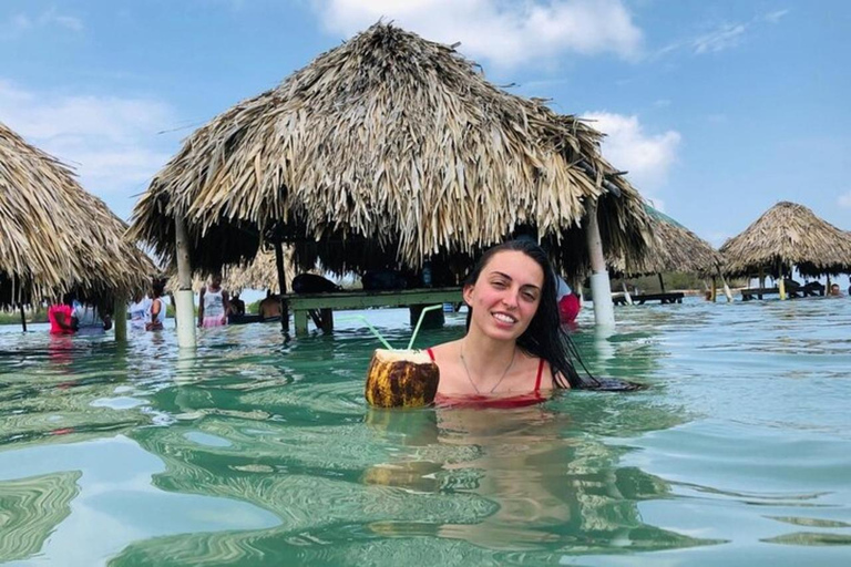 Cartagena: passeio por 4 ilhas com mergulho com snorkel e almoçoCartagena: passeio por 4 ilhas com mergulho e almoço