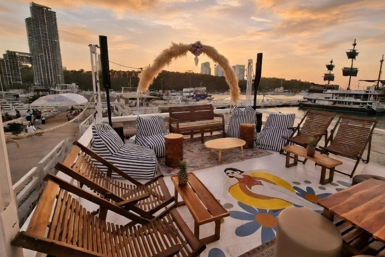 Pattaya: Premium Ferry Transfer to/from Koh Larn with Café Back to Pattaya – Standard Seat