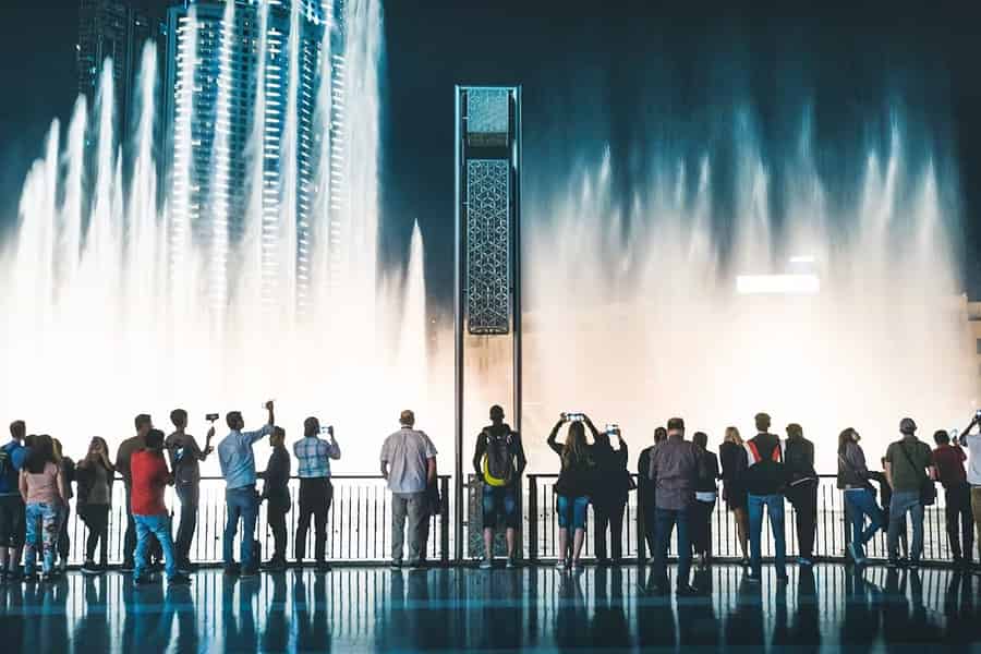 Dubai: Erlebnis auf der Promenade am Brunnen mit dem GMC Yukon. Foto: GetYourGuide