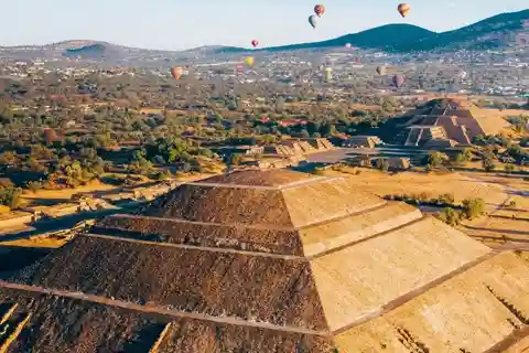 Mexico City: Teotihuacan Pyramids Private Tour & Transport