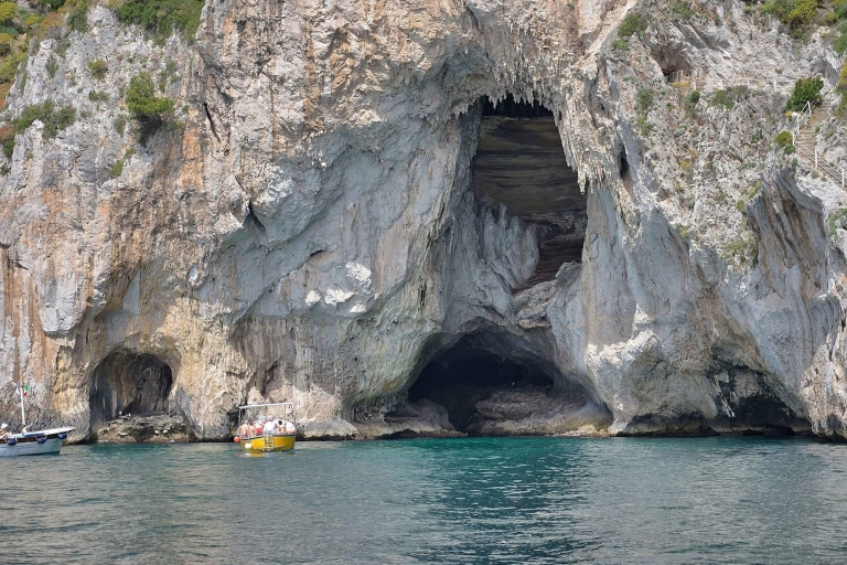 Excursion en bateau privé d'une journée à Capri au départ de PositanoExcursion privée d'une journée à Capri en bateau depuis Positano - 7 pax Max