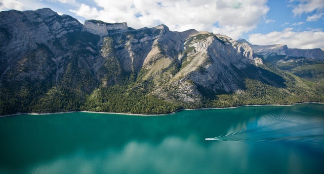 From Calgary: Banff Hidden Gems and 3 Lakes Day Tour