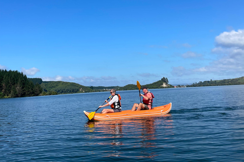 Rotorua: Hemlig plats kajakpaddling till naturliga varma källorRotorua: Hemlig plats för kajakpaddling och varma källor