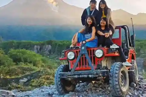 Excursão ao nascer do sol no Monte Merapi, caverna de Jomblang e caverna de Pindul