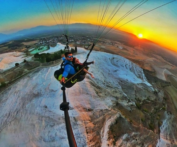 Voo de parapente em Pamukkale