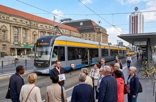 Stadtführung zu Fuß, mit S-Bahn und Straßenbahn
