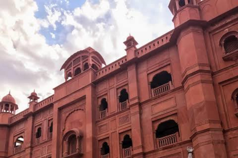 From Delhi: Private Taj Mahal tour with popular guide From Delhi:-Guide, tickets, transport, lunch(all inclusive)