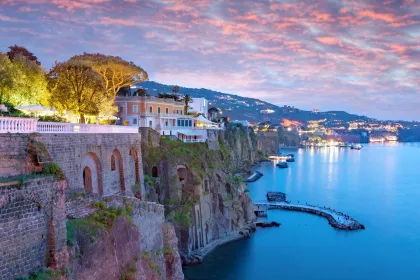 Transfer zur Amalfi- und Sorrentküste, Ausflug zum Vesuv