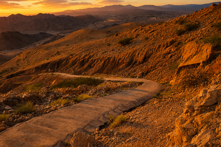 Muscat: Jebel Khoneh Sunset Tour with Transfers