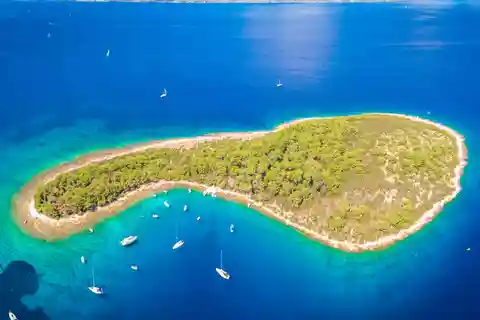 From Makarska: North Hvar, Jelsa and Blue Lagoon Boat Tour