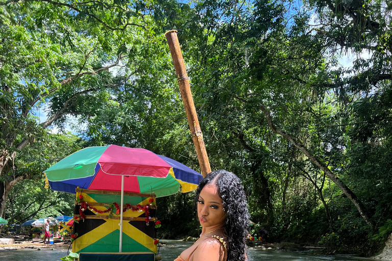 Rafting em bambu com massagem nos pés de calcário em Montego Bay