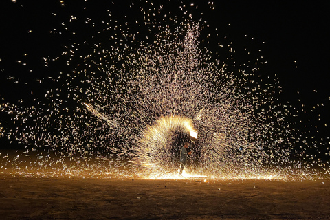 Marrakech: Kamelridning i Agafay-öknen, pool, middag, show.Agafay-öknen med kamelridning, pool, middag och show.