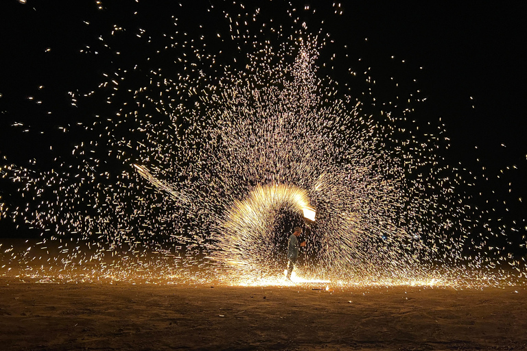 Marrakech: Kamelridning i Agafay-öknen, pool, middag, show.Agafay-öknen med kamelridning, pool, middag och show.
