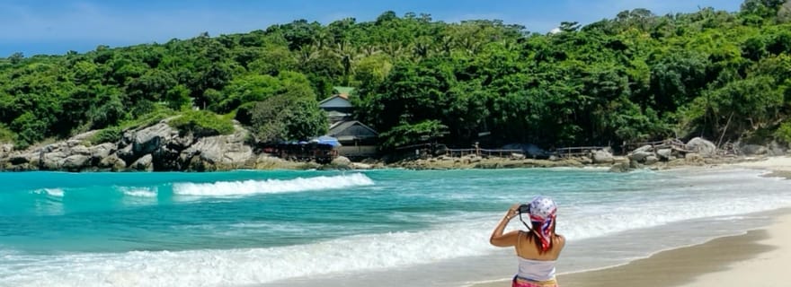 Phuket : Excursion d'une journée sur l'île de Corail et l'île de Racha en hors-bord