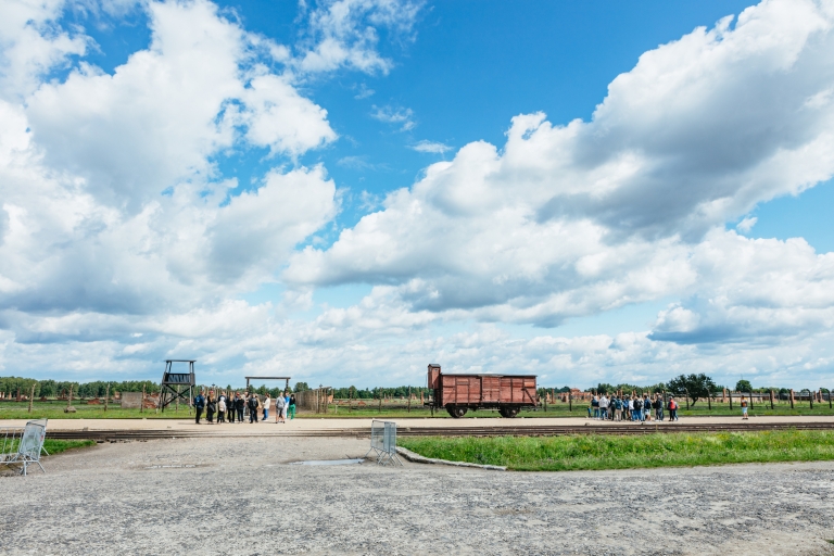 Vanuit Krakau: Auschwitz-Birkenau rondleiding en ophaalmogelijkhedenTour in het Italiaans met gedeelde hotel-ophaalservice