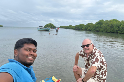 Negombo: Private Tuk-Tuk Tour –Temples, Markets & Local Life