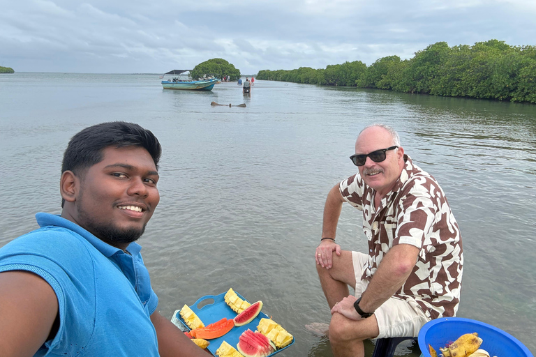 Negombo: Private Tuk-Tuk Tour –Temples, Markets & Local Life
