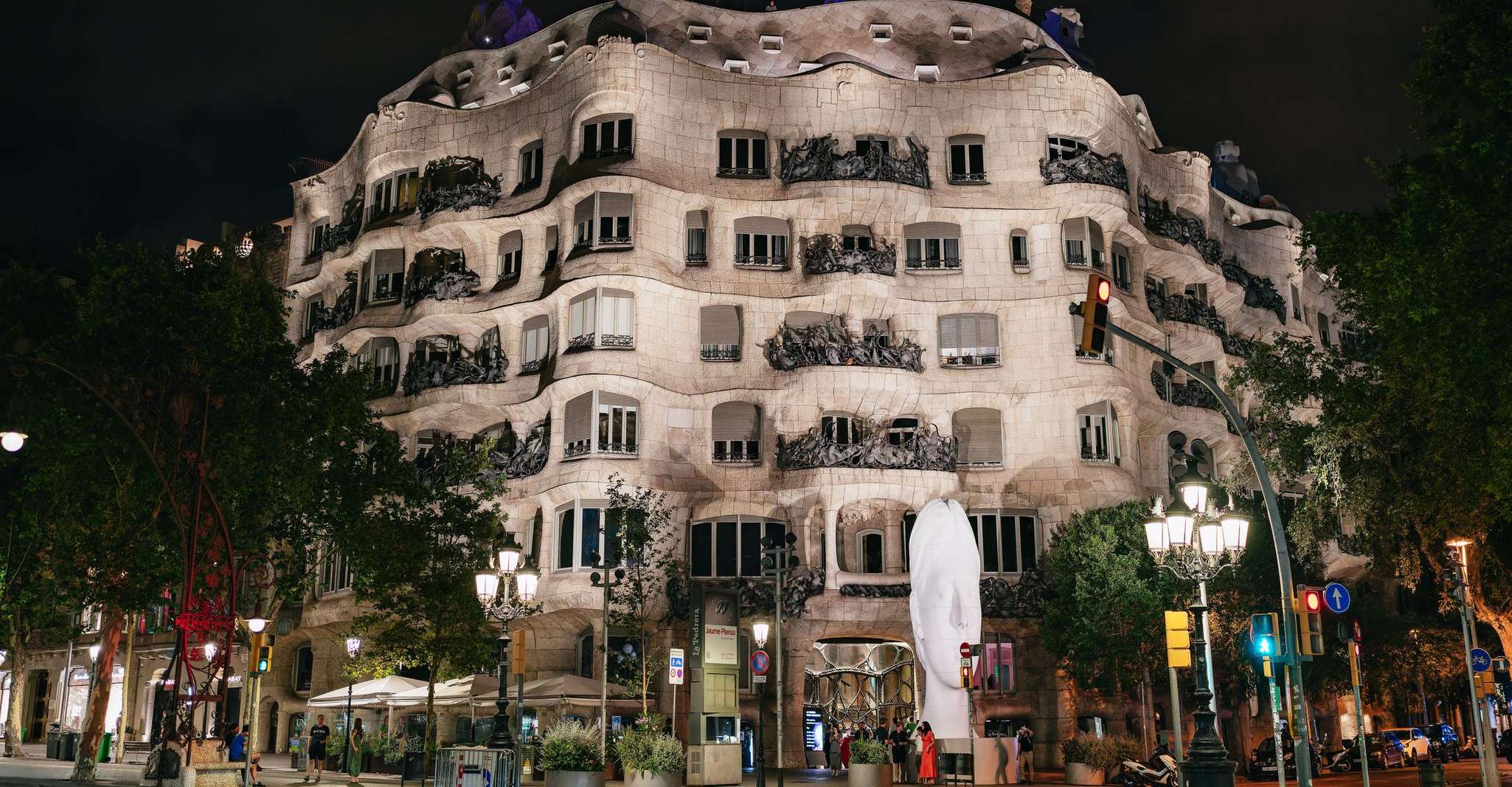 Barcelona: La Pedrera Night Experience photo 16