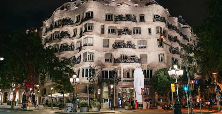 Barcelona: La Pedrera Night Experience photo 16