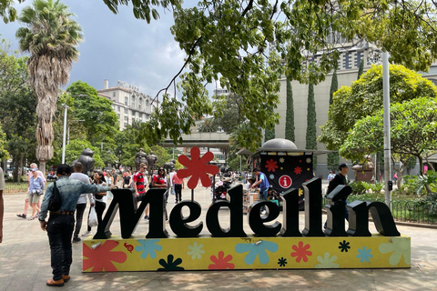 Medellín: PRYWATNA WYCIECZKA PO MIEŚCIE MEDELLÍN + COMUNA 13!