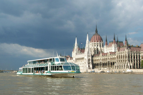 Budapest: Scenic Danube Cruise with Welcome Drink Budapest: Evening Panorama Cruise on the Danube with Welcome Drink