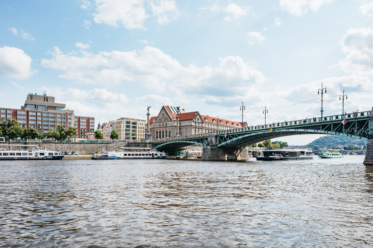 Prague : bateau à vélo : le vélo de la bière nageantRéservation de groupe