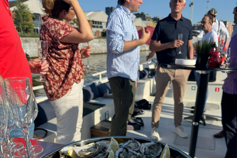 Antwerp: Private Harbor Cruise with Aperitif near the MAS XL Antwerp: Private Harbor Cruise with Aperitif near the MAS