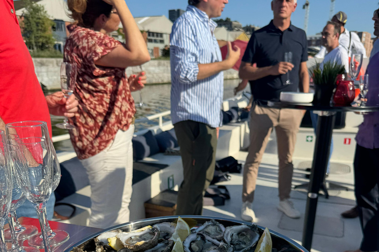 Antwerp: Private Harbor Cruise with Aperitif near the MAS XL Antwerp: Private Harbor Cruise with Aperitif near the MAS