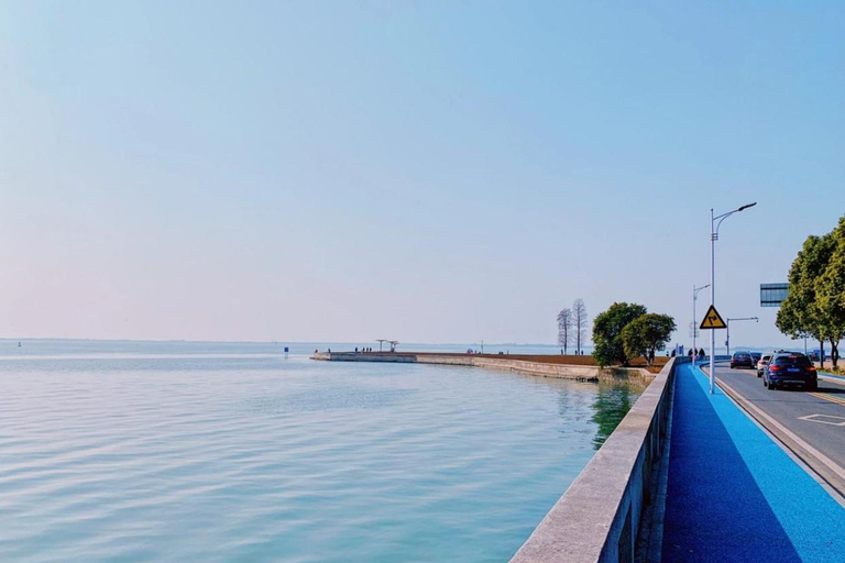 Shanghai: Dianshan Lake and Yuandang Rainbow Bridge Tour