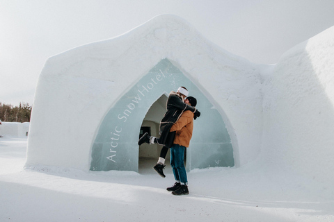 Rovaniemi: Tour dell&#039;hotel sulla neve articaPunto di incontro al Mondo dei Pupazzi di Neve, nel Villaggio di Babbo Natale