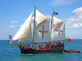Portimão: Passeio de Barco à Vela às Grutas do Cabo de Lagos