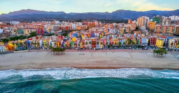 From Alicante: Villajoyosa Day Trip with Lunch & Tram Ride