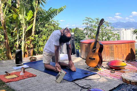 Praia de Ipanema: aulas de yoga com sound healing
