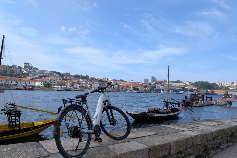 Porto & Gaia: Bike Rental Douro to the Beach E-Bike 2 Hours